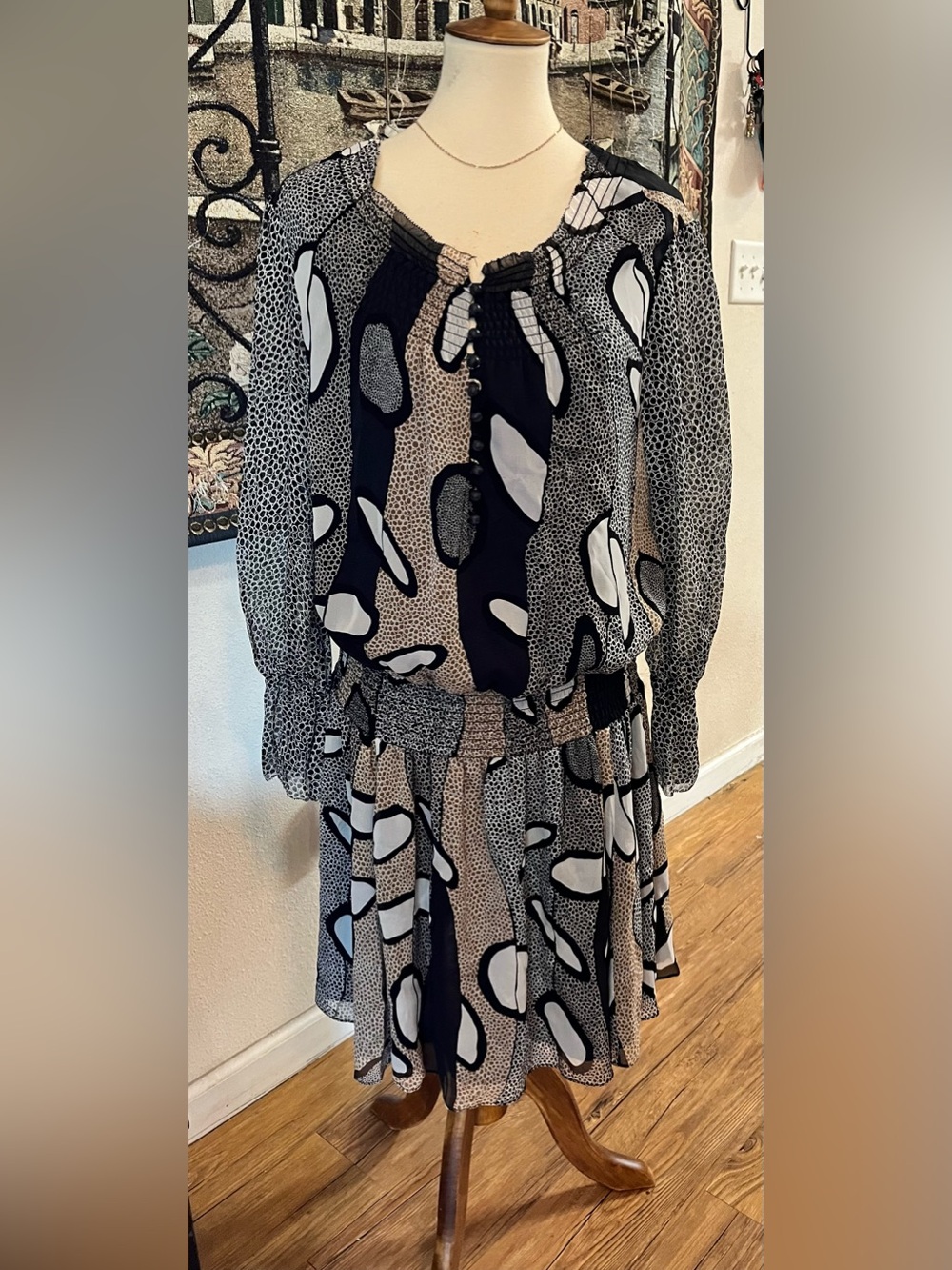 Diane von Furstenberg DVF Silk Abstract Print Dress Size 8 Smocked